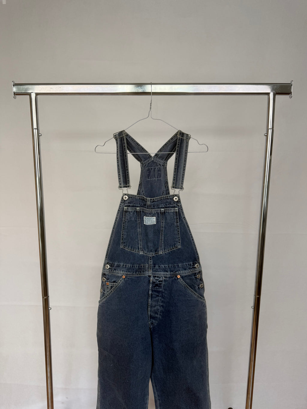 LEVI’S CAPRI DUNGAREES