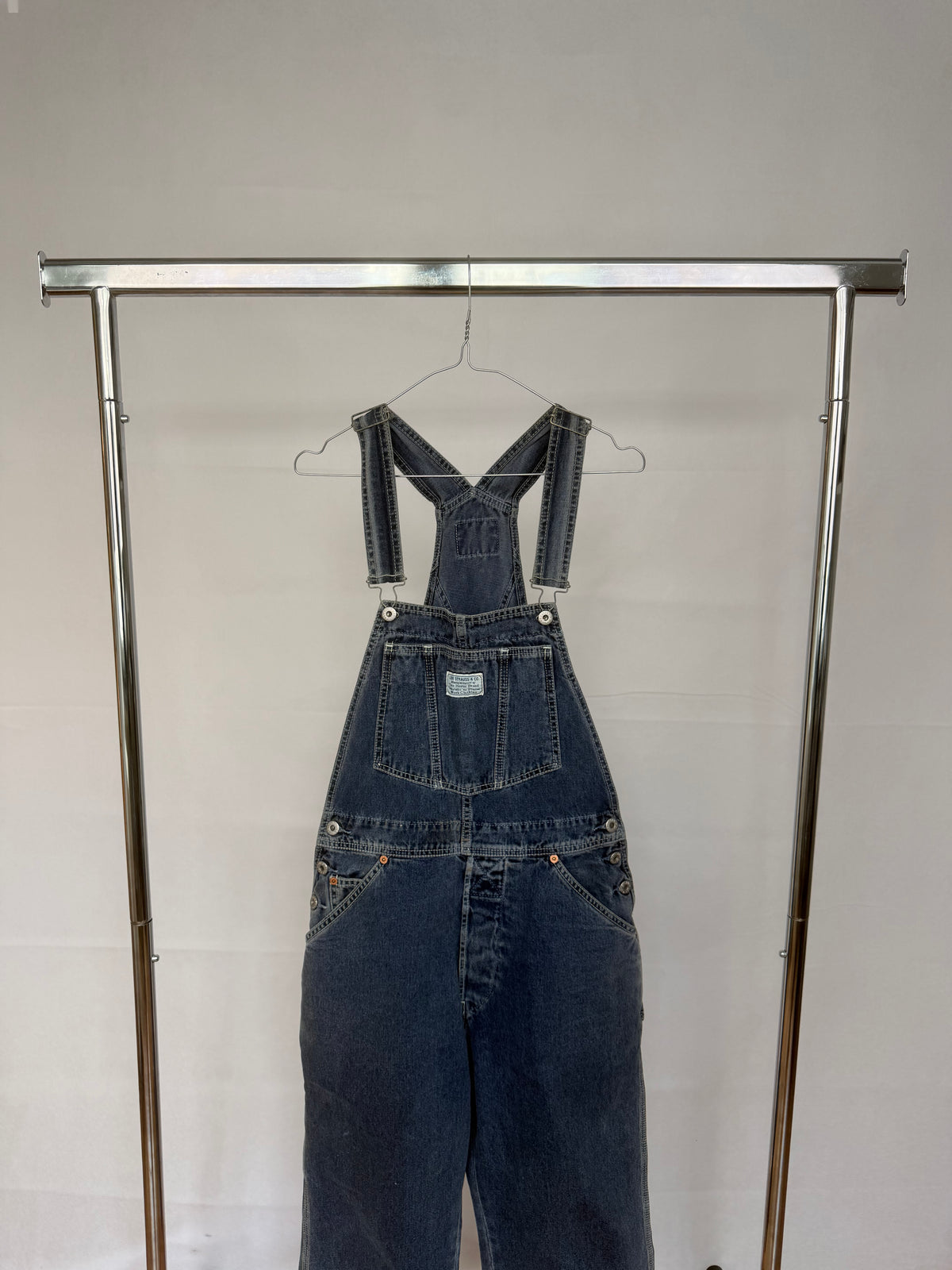 LEVI’S CAPRI DUNGAREES