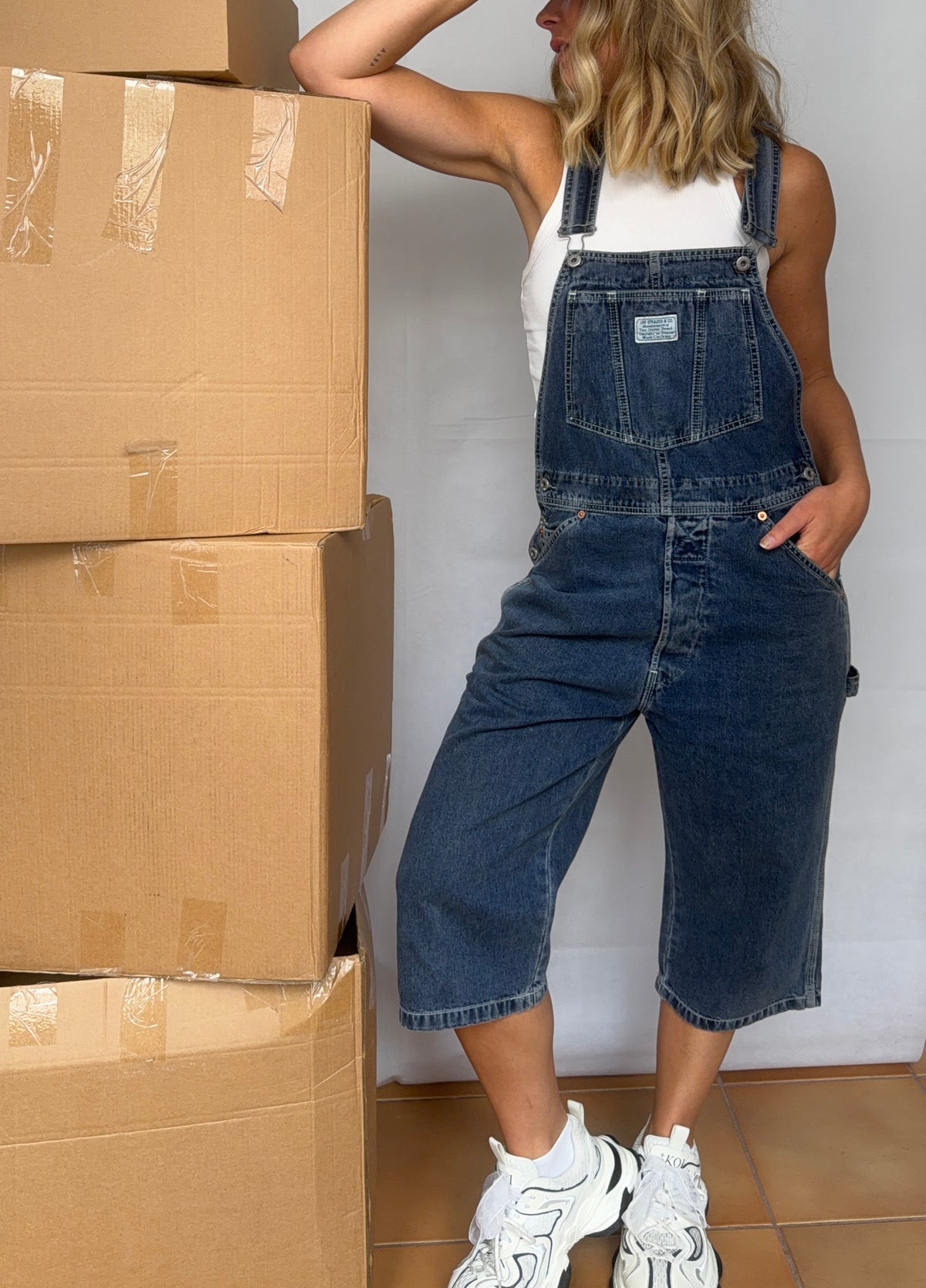 LEVI’S CAPRI DUNGAREES