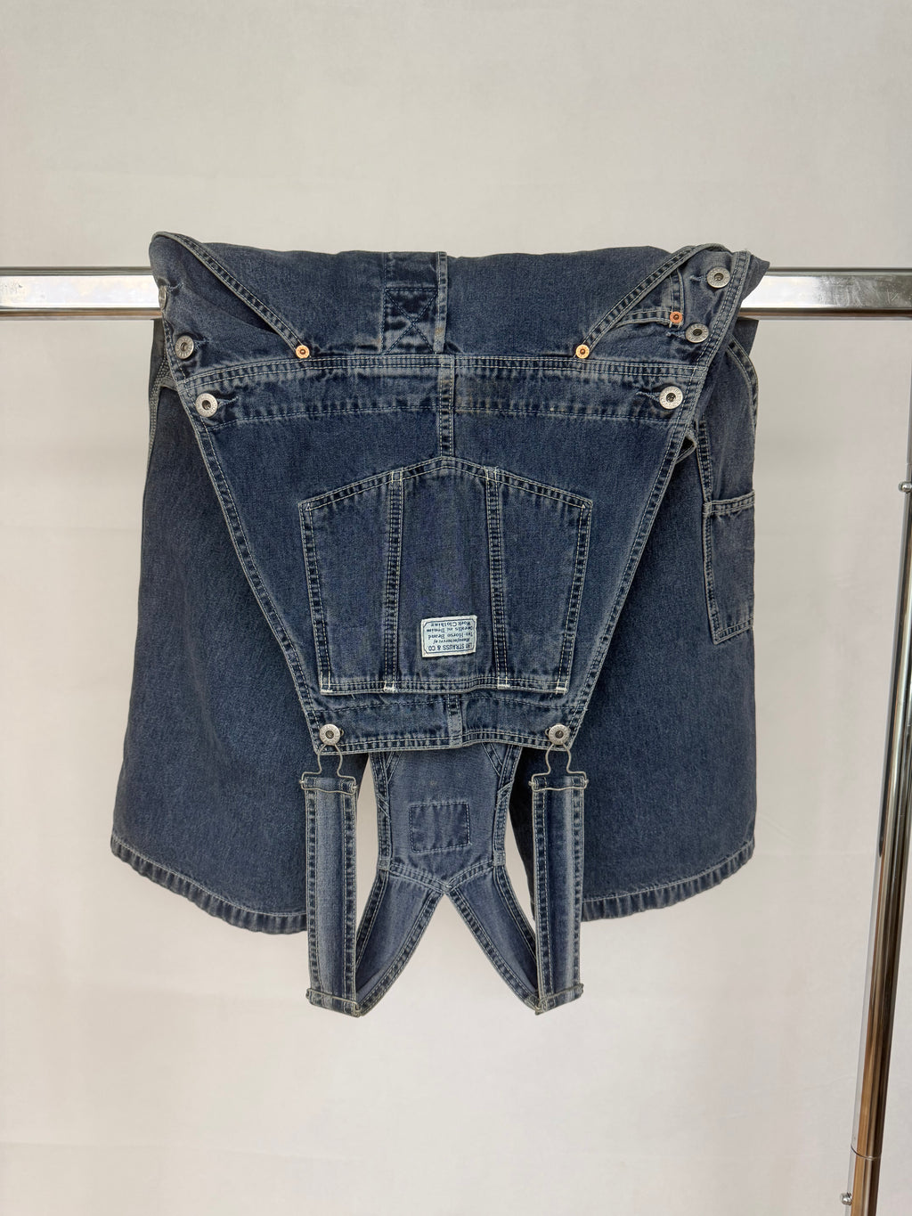 LEVI’S CAPRI DUNGAREES