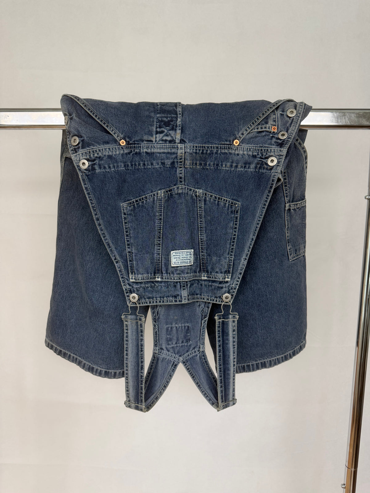 LEVI’S CAPRI DUNGAREES