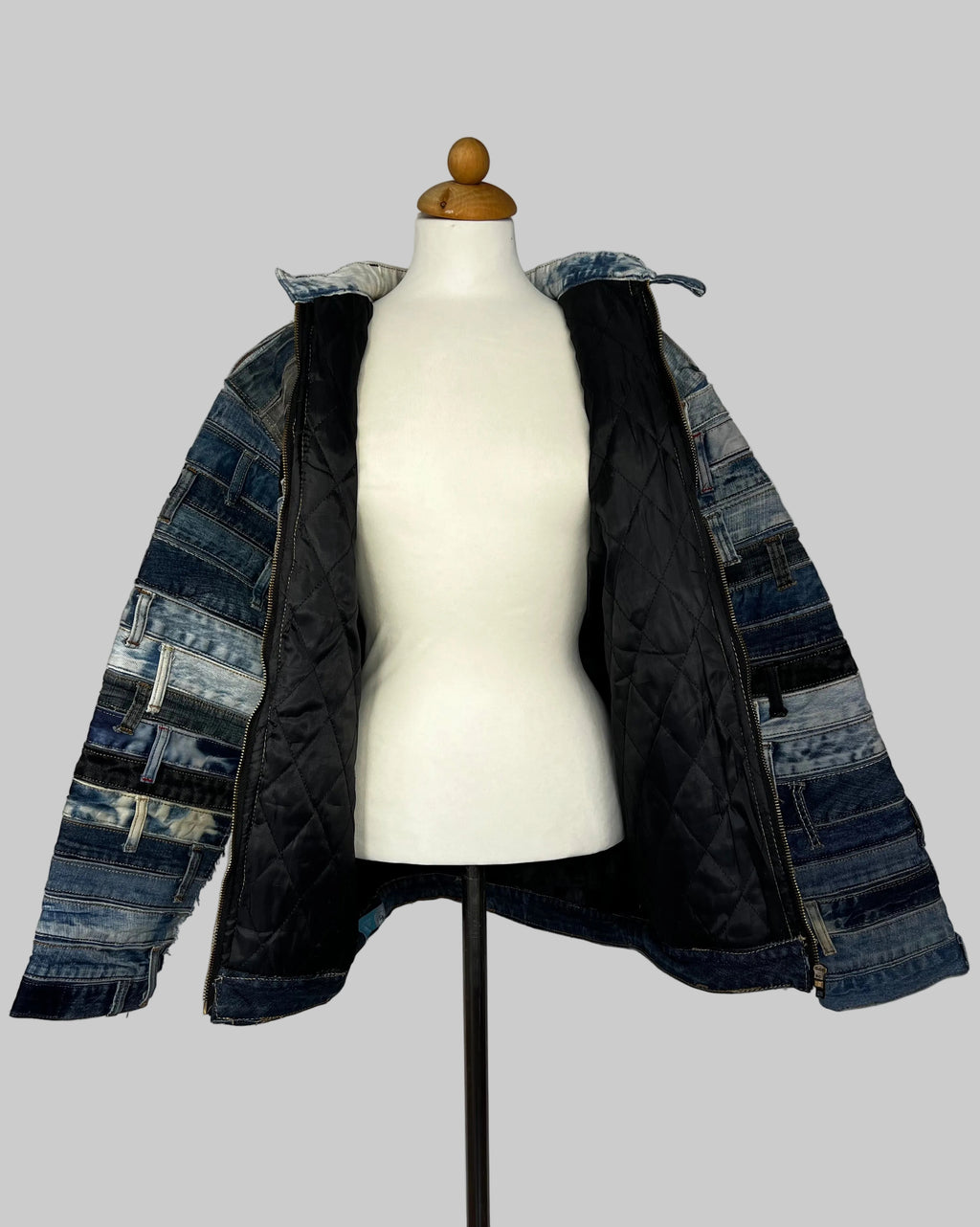 STATEMENT JACKET