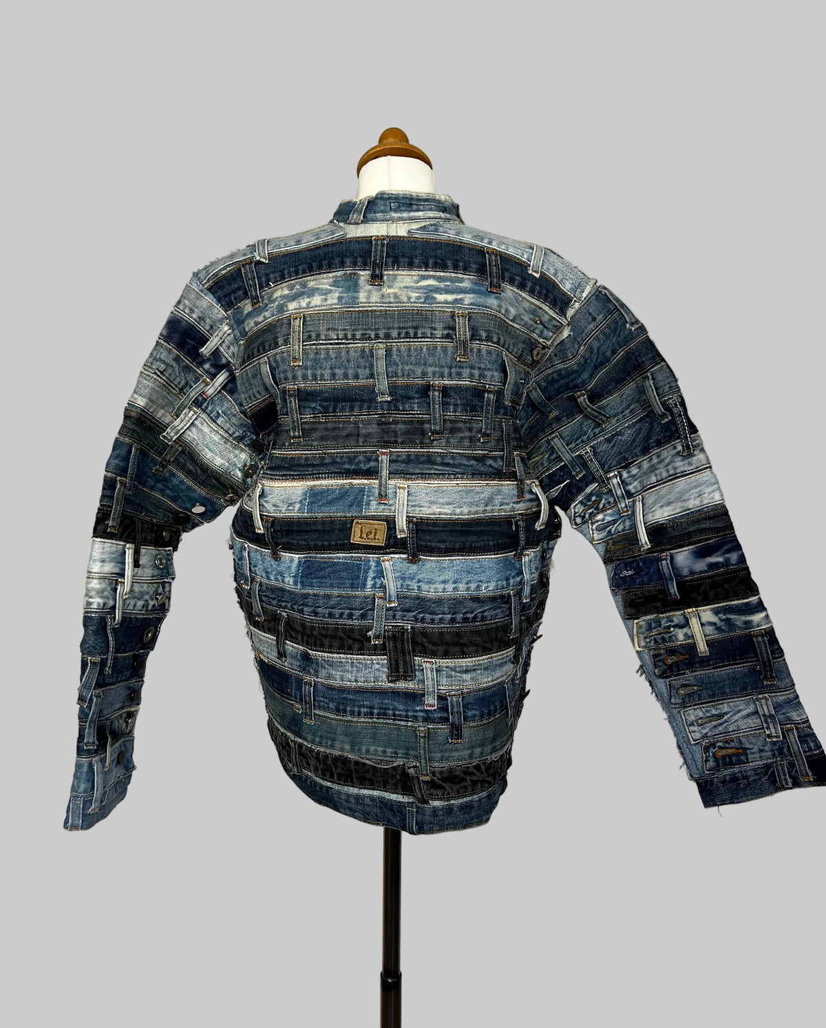 STATEMENT JACKET