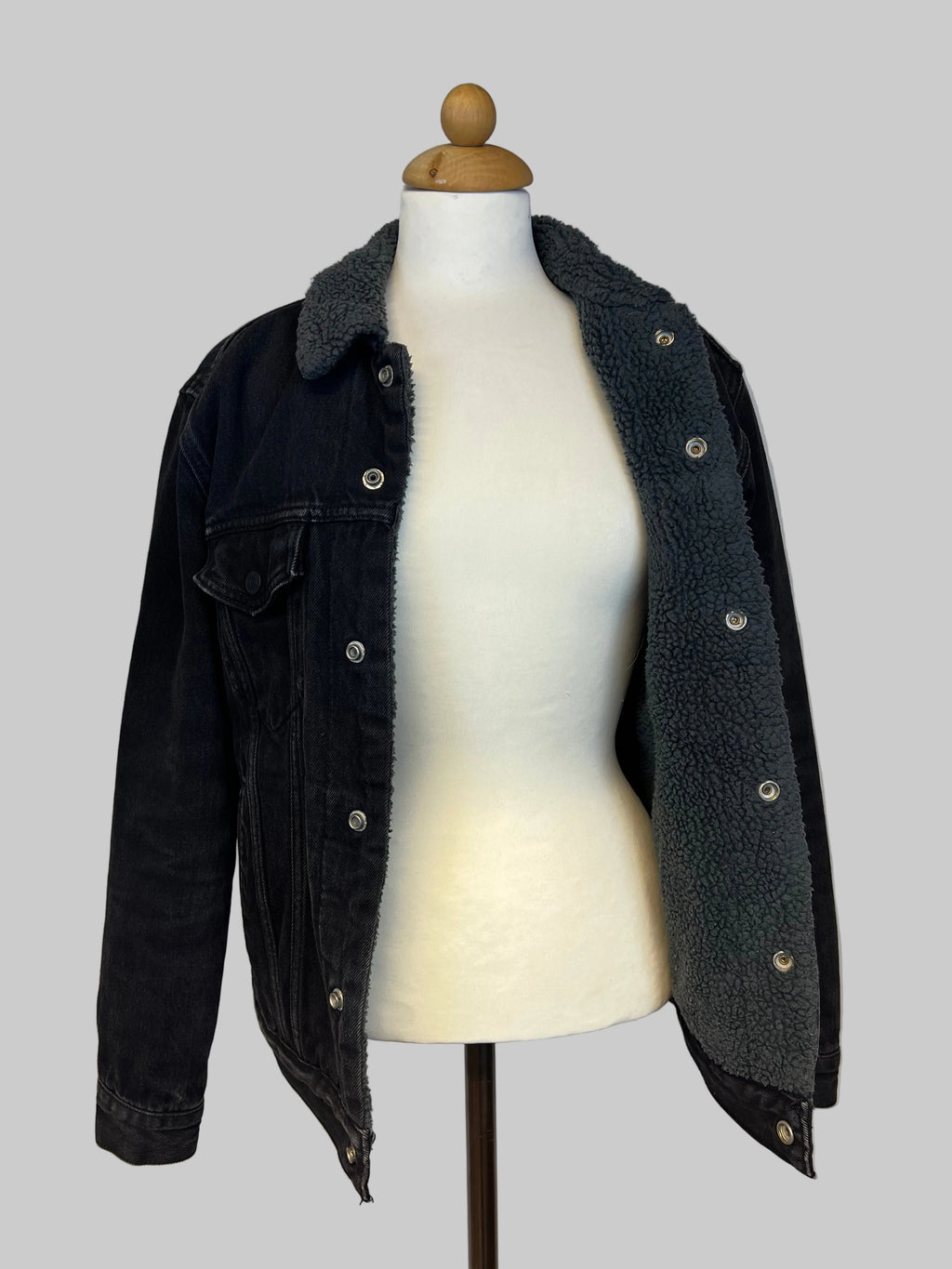 LEVI’S DENIM JACKET