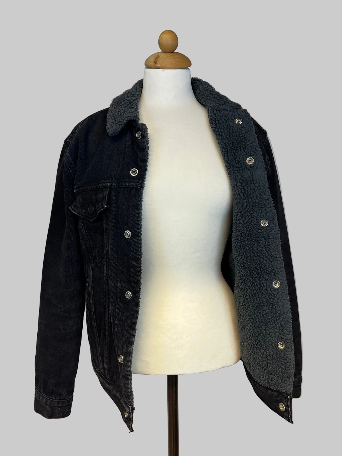 LEVI’S DENIM JACKET