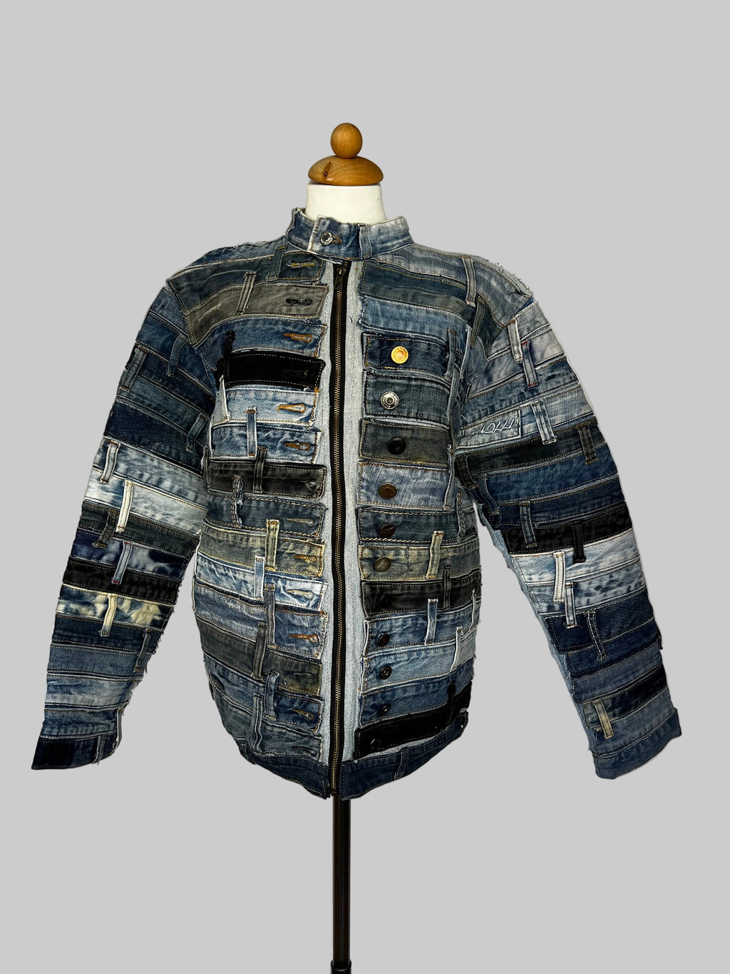 STATEMENT JACKET