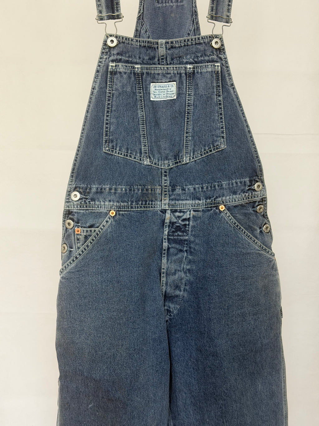LEVI’S CAPRI DUNGAREES