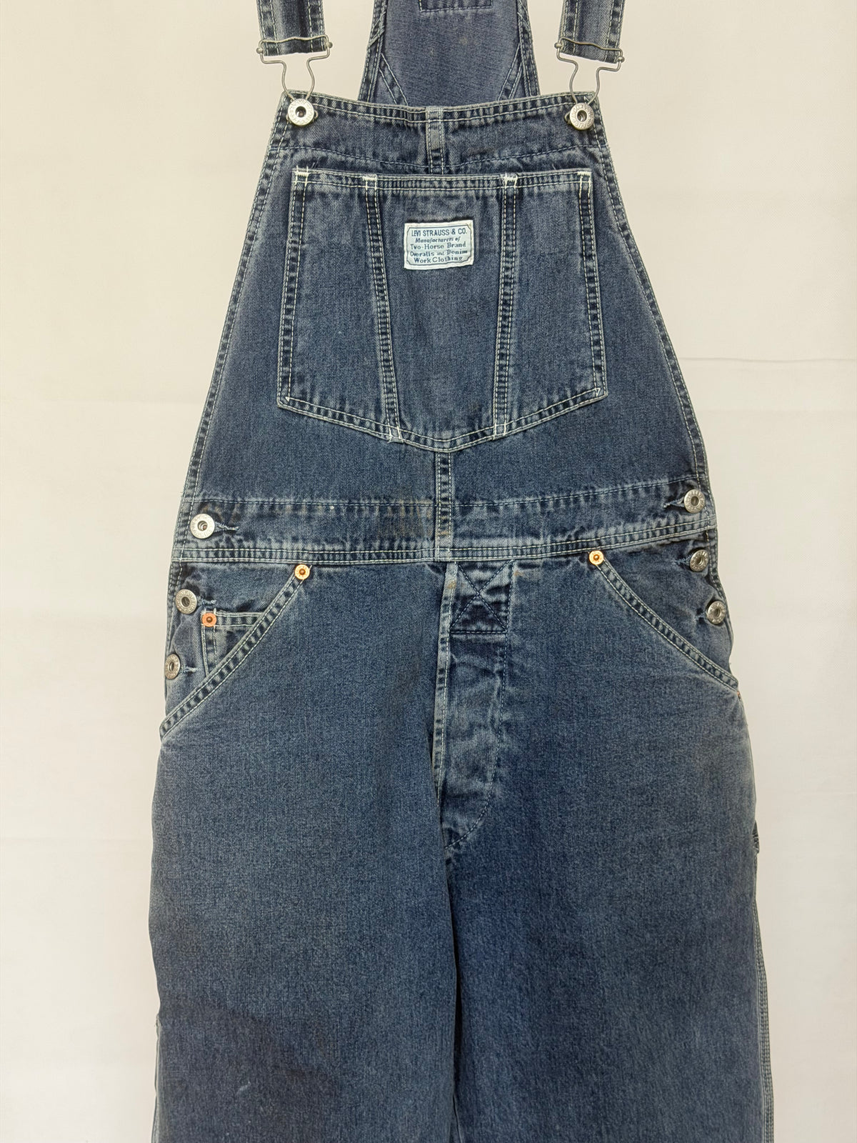 LEVI’S CAPRI DUNGAREES