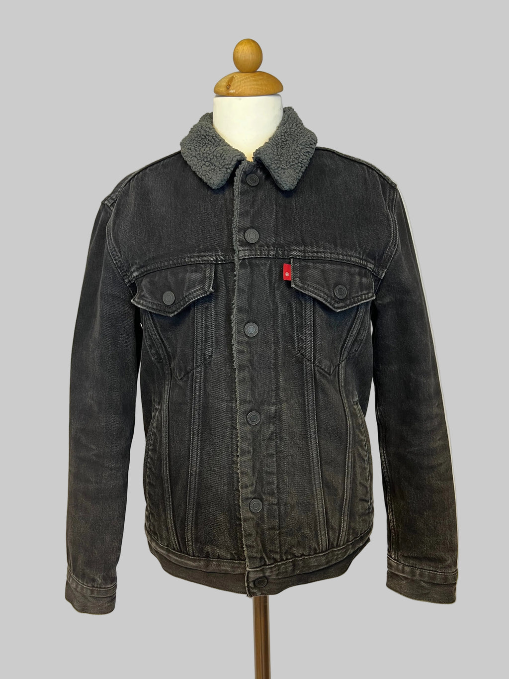 LEVI’S DENIM JACKET