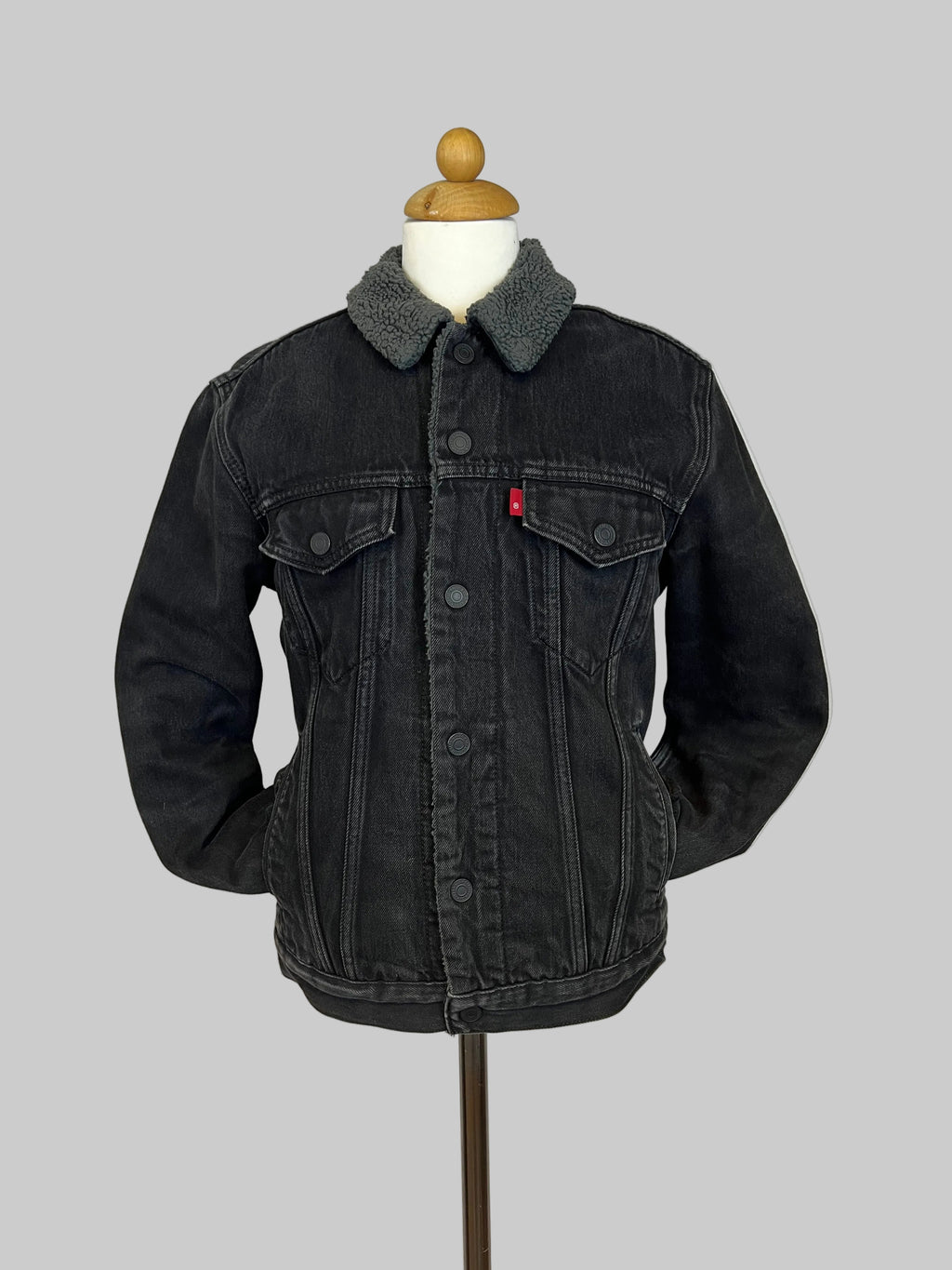 LEVI’S DENIM JACKET